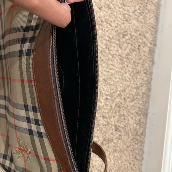 Authentic BURBERRY SHOULDERBAG bought from @bagriculture - Picture 8 of 14